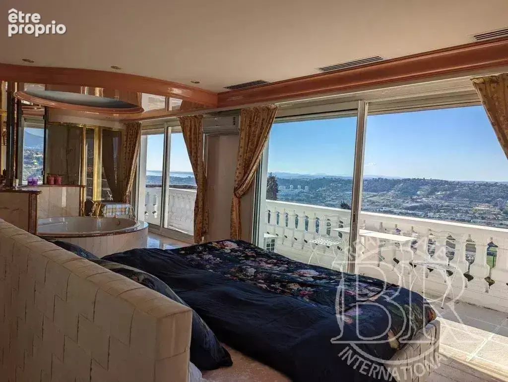 A Vendre NICE  Saint - Antoine Villa de 660  m² sur le terrain 4000  m² piscine extérieur , piscine intérieur, tennis - photo 7