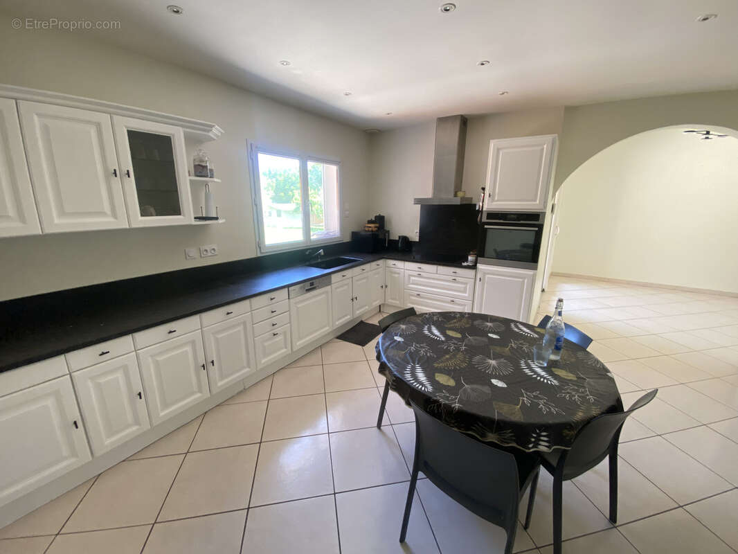 Maison à MONTELIMAR