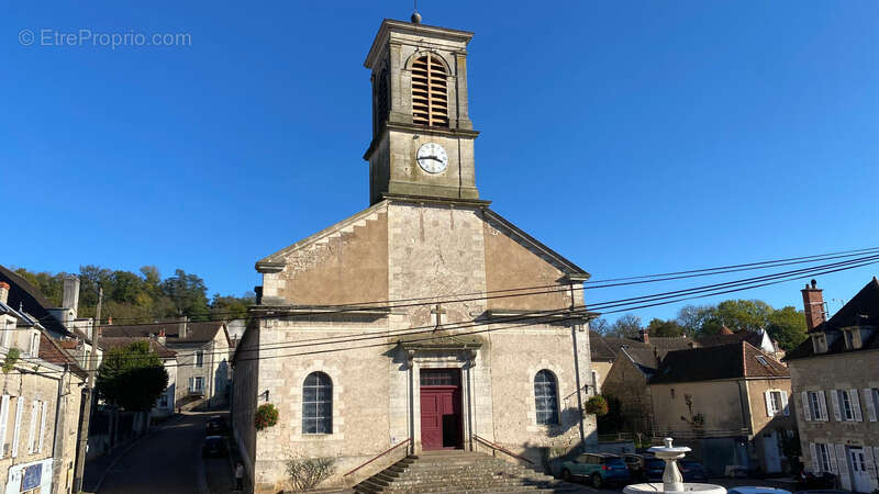 Commerce à L'ISLE-SUR-SEREIN