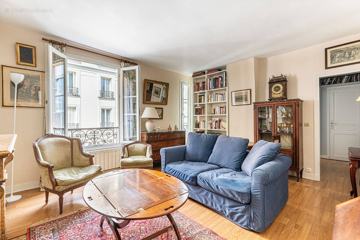 Appartement à PARIS-15E