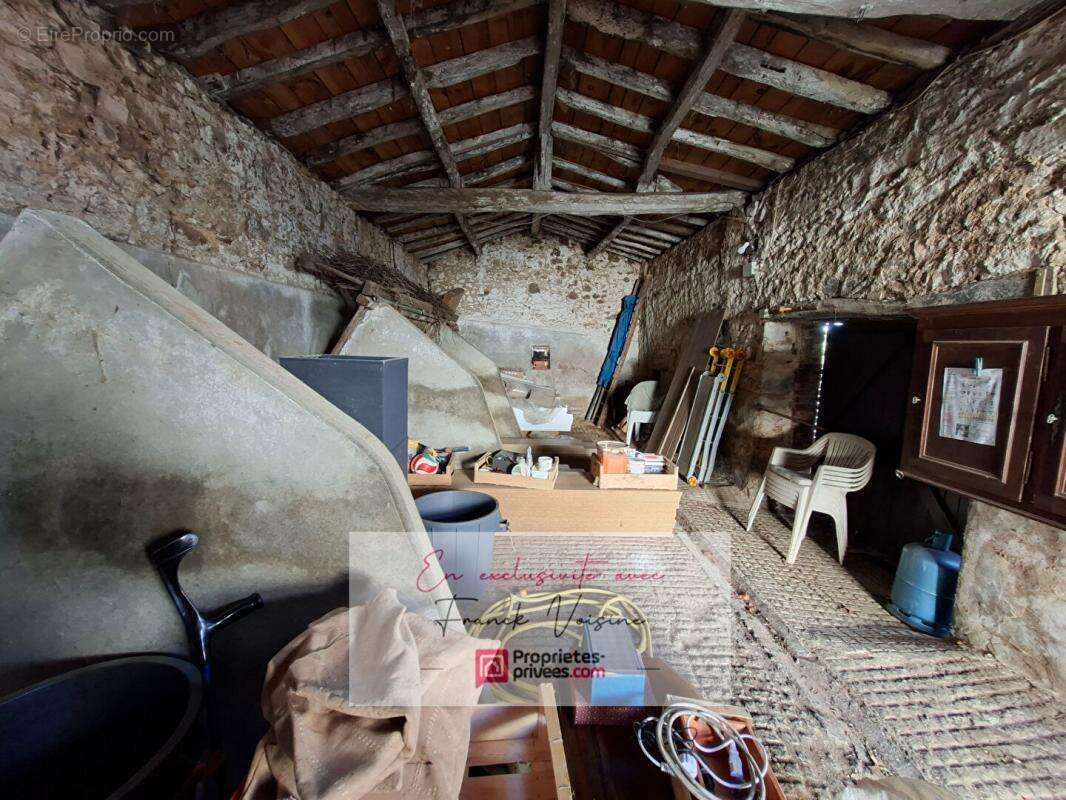 Maison à SAINT-MICHEL-MONT-MERCURE