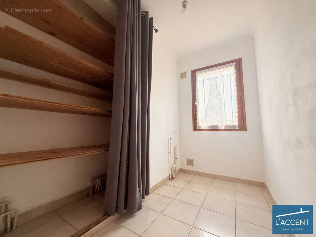 Buanderie - Maison à VERGEZE