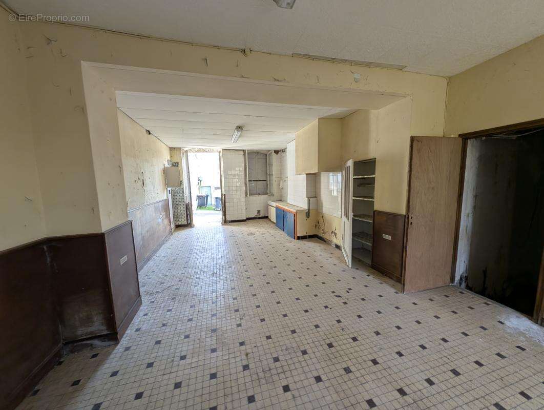 BONNETAN Maison à rénover 126m² sur 411m² de parcelle 120 000€ - photo 6