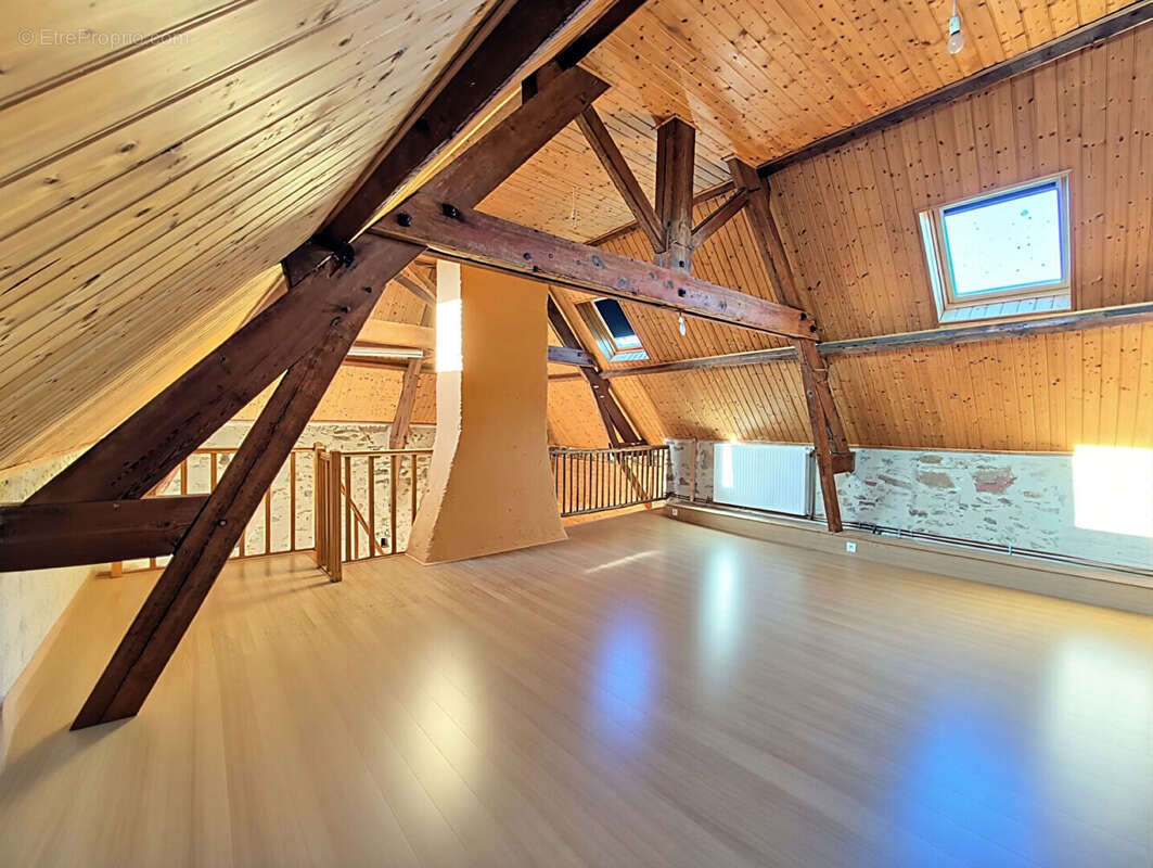 LE POIRE-SUR-VIE - maison de ville 6 chambres - photo 4