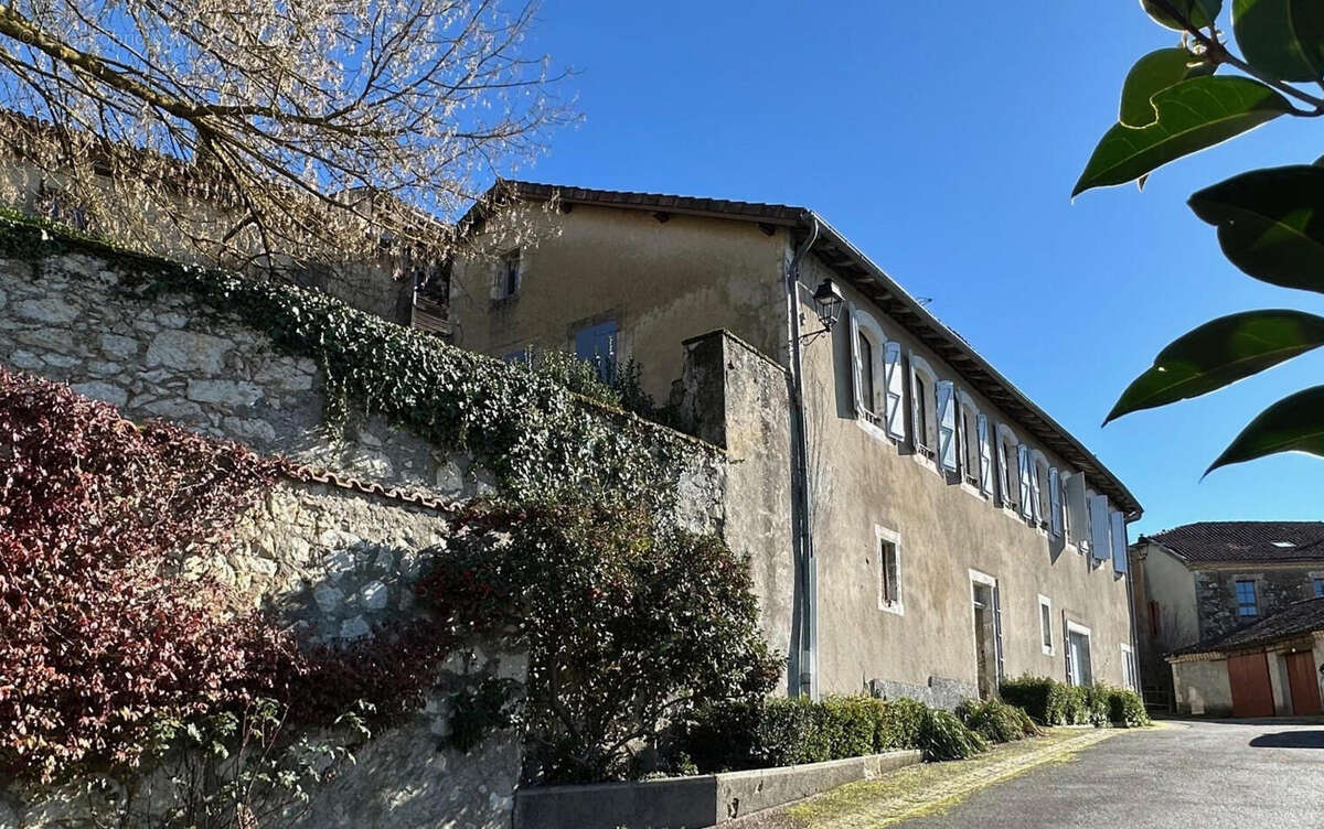 facade sud et rempart.. - Maison à AUCH