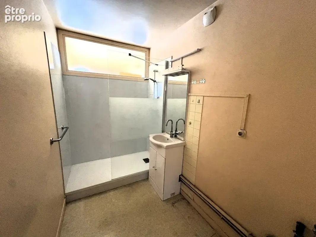 Appartement t5 / 3 chambres / balcon  / ascenseur / parking privatif en sous-sol / cave / hyper-centre de cler - photo 9