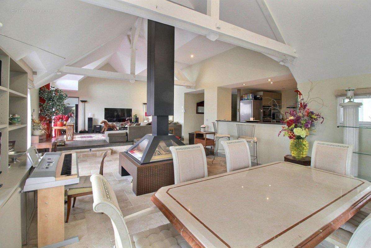 Maison à BONNEVILLE-SUR-TOUQUES