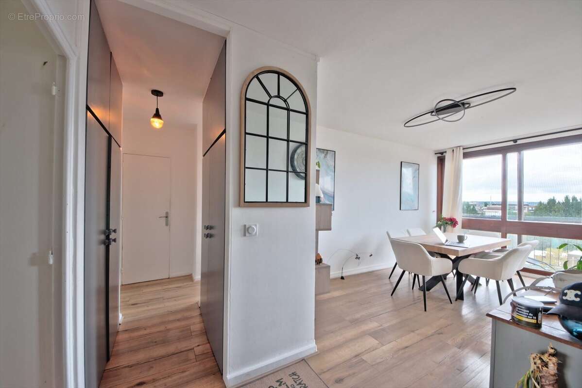 Appartement à FONTENAY-LE-FLEURY