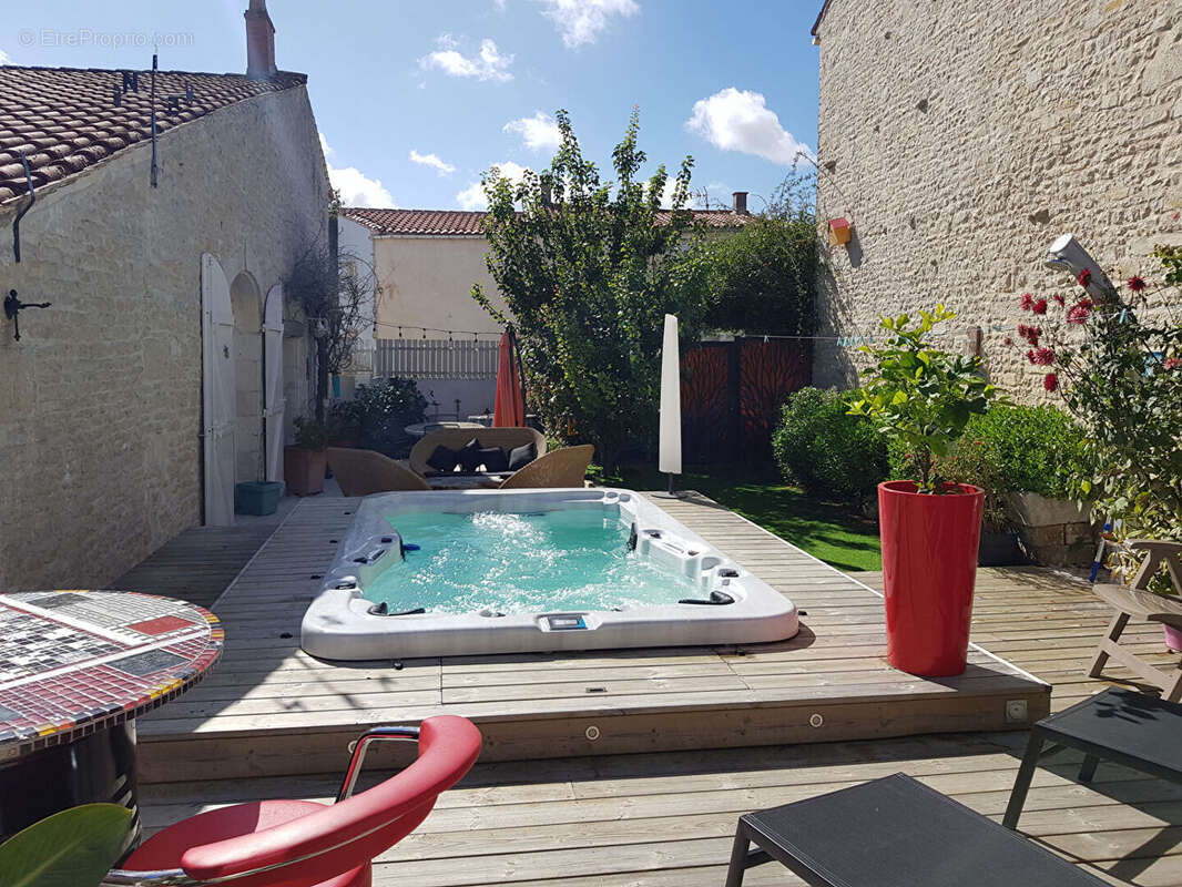 Maison à SAINT-MEDARD-D'AUNIS