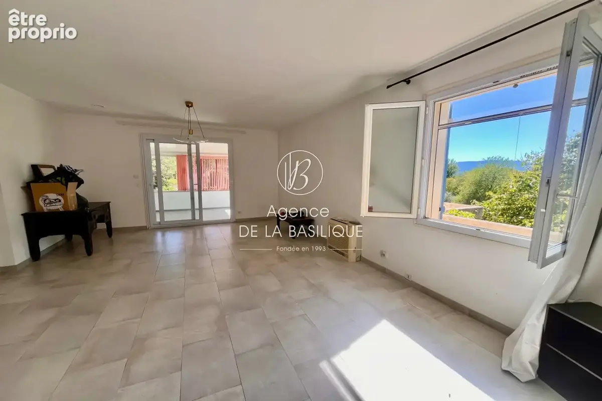 Maison 4 pièces 127 m² à vendre à Saint-Maximin-La-Sainte-Baume (83470) - photo 5