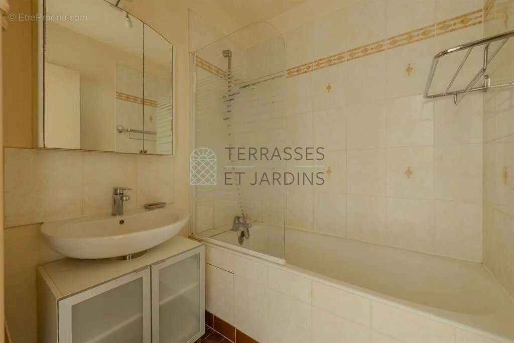 Appartement à PARIS-19E