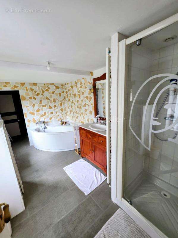 Maison à SAINTE-GAUBURGE-SAINTE-COLOMBE