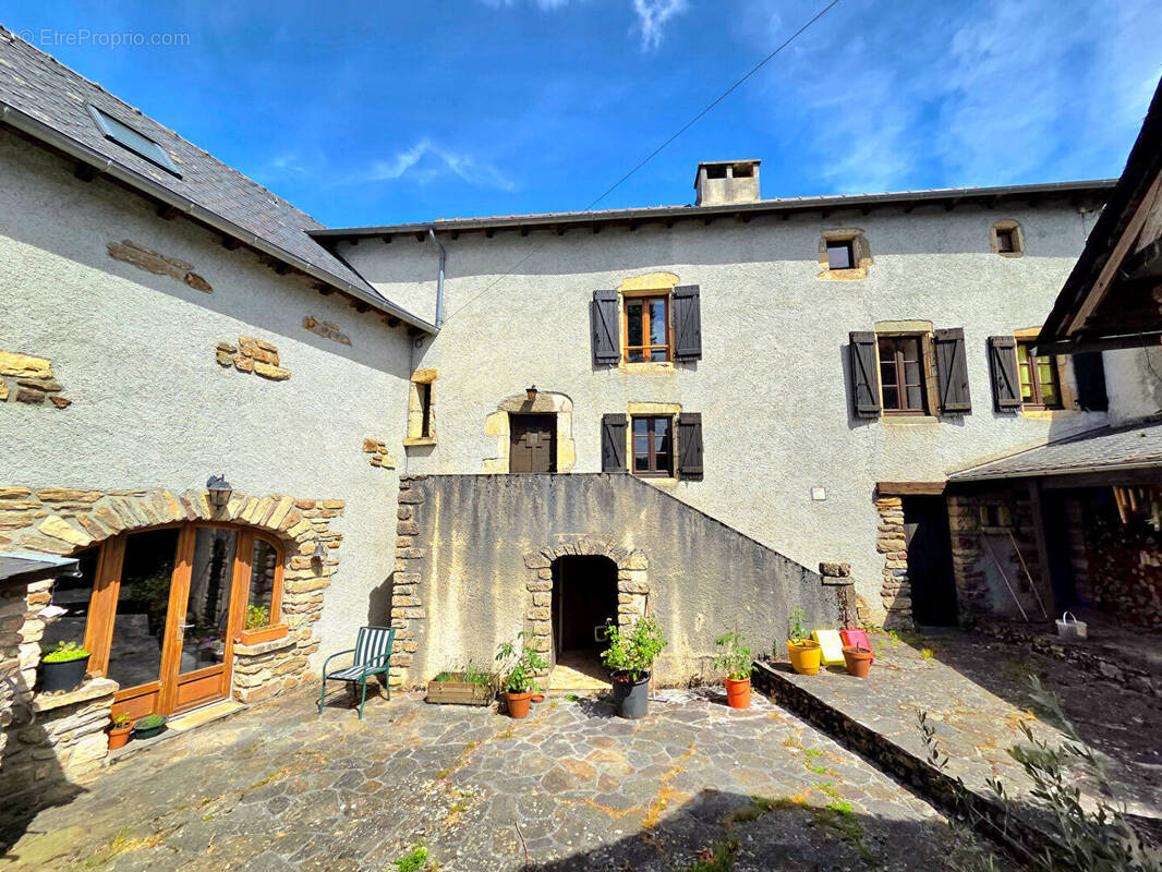 Maison à PREVINQUIERES