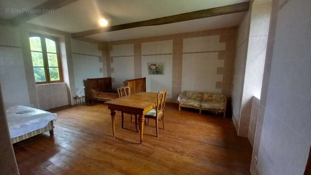 Maison 8 pièces / 235 m² / 199 000 EUR / LAGUIAN-MAZOUS - photo 5