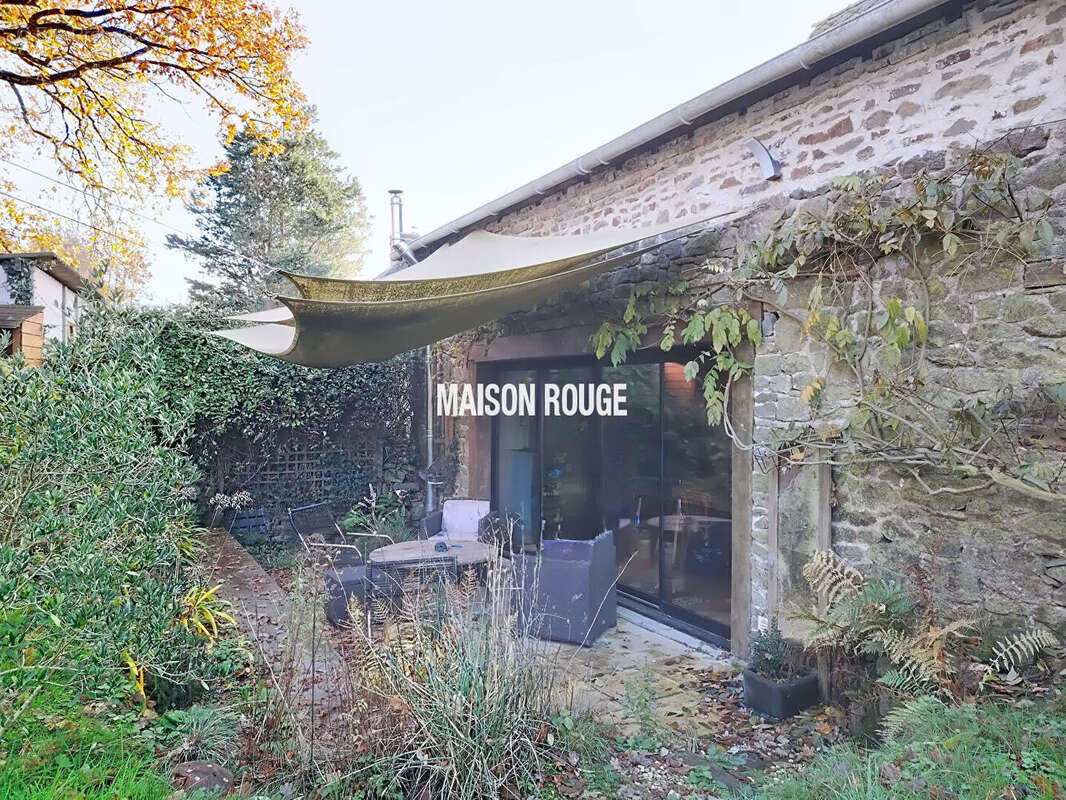 Maison à COMBOURG