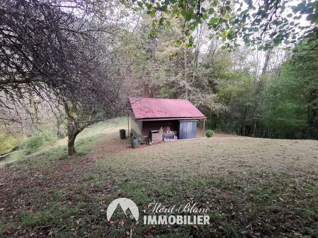 Terrain à MARIGNIER