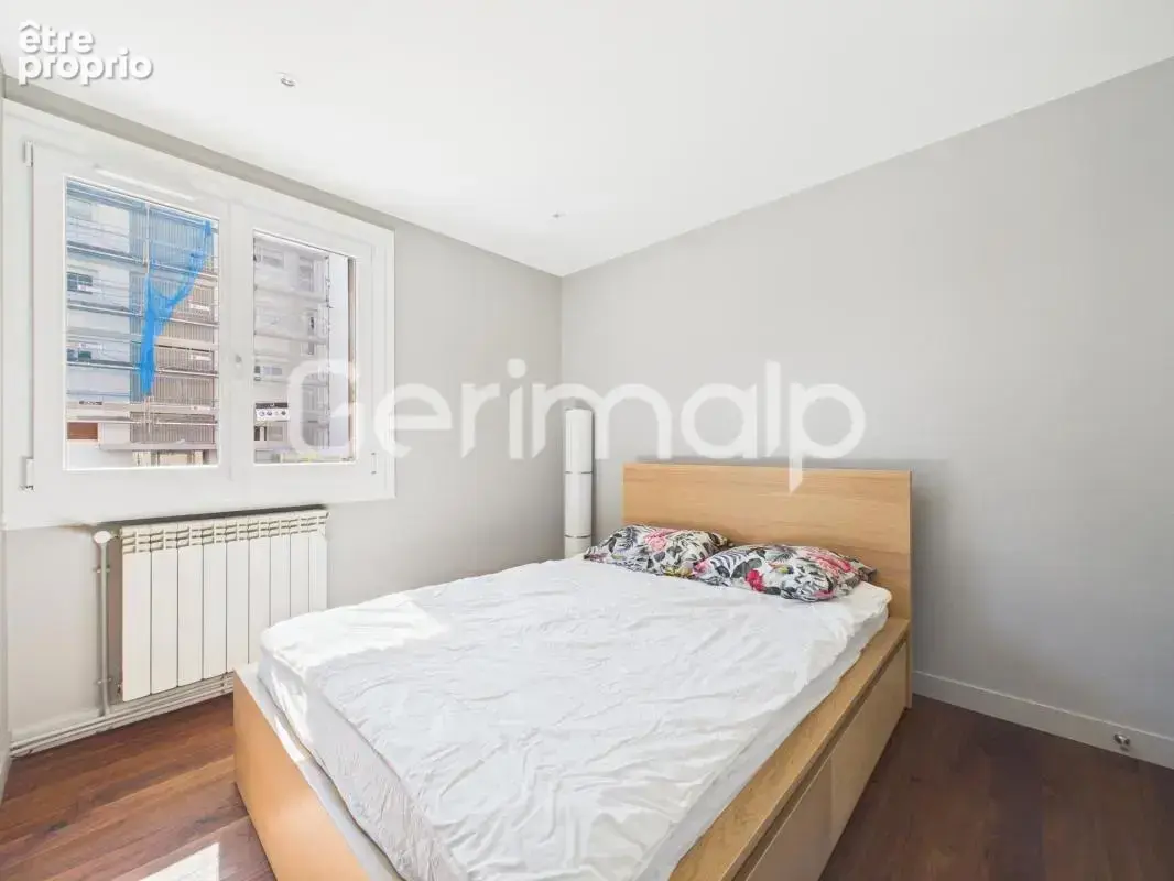 Vente - Appartement - 3 pièces + cuisine - 71 m² - 331 000 € - - photo 7