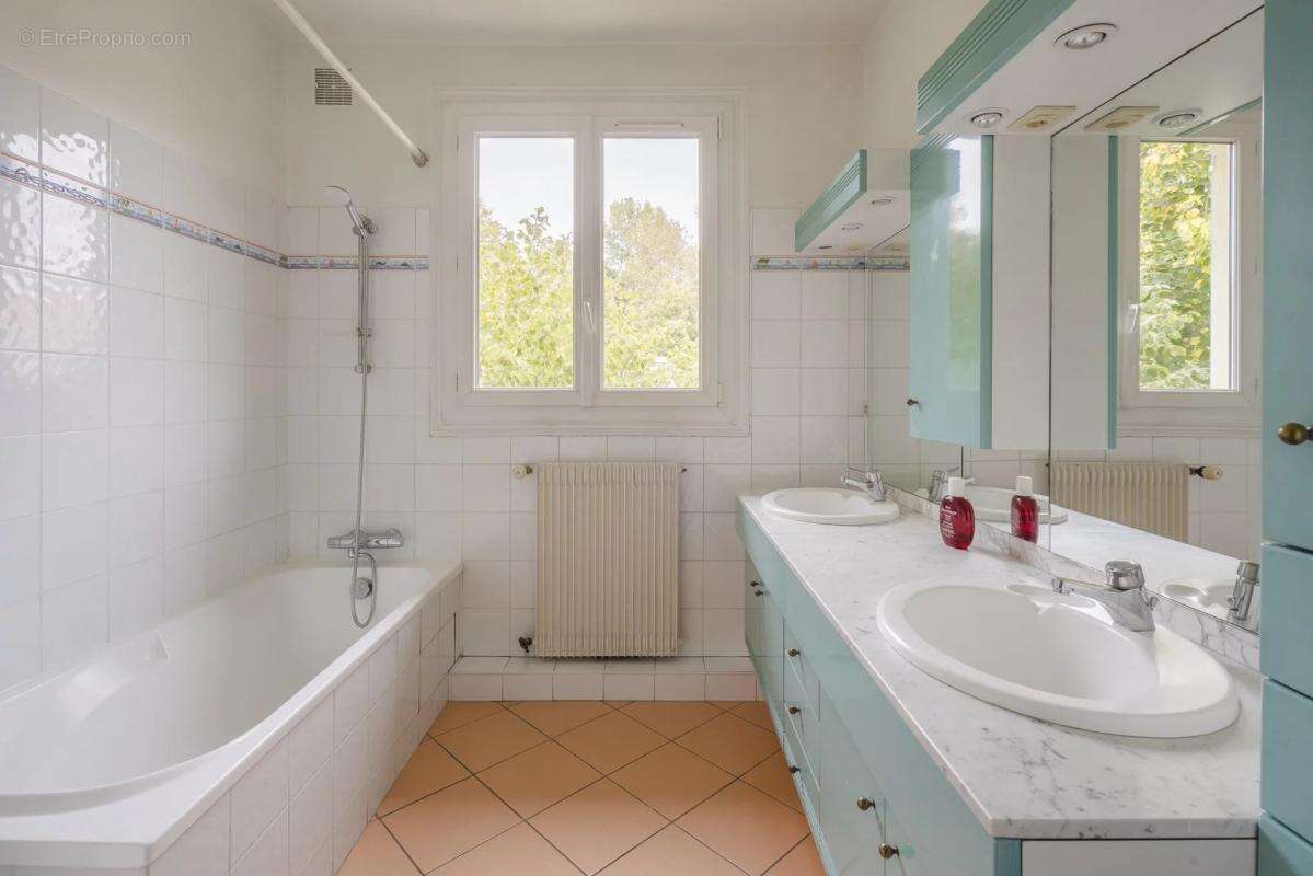 Maison à SAINT-MAUR-DES-FOSSES