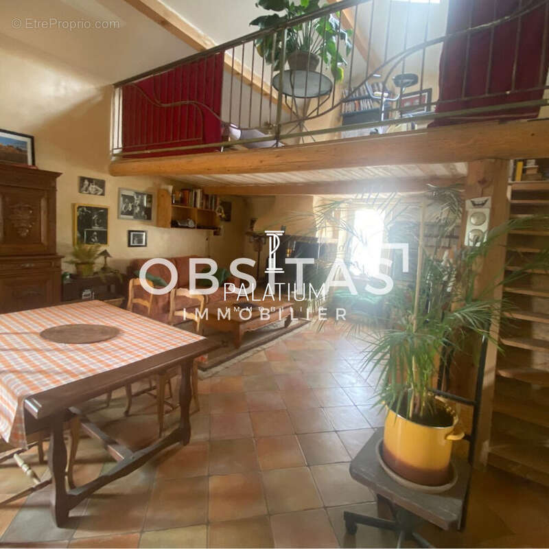 Maison à ONGLES