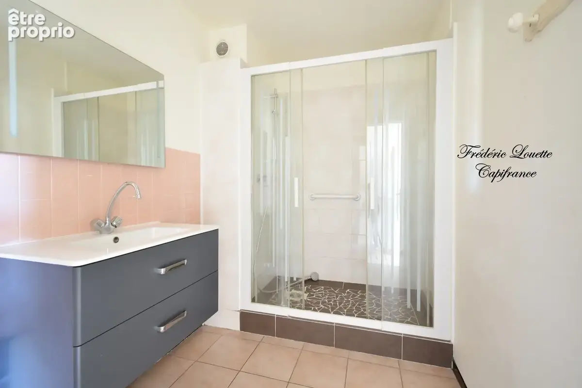 AY-CHAMPAGNE – Appartement T3 avec balcon, ascenseur et grenier, dans une résidence calme et sécurisée - photo 3