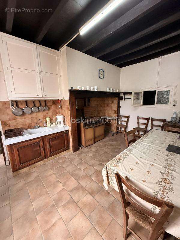 Maison de 172 m² - dépendances - 4172 m² de terrain - photo 2