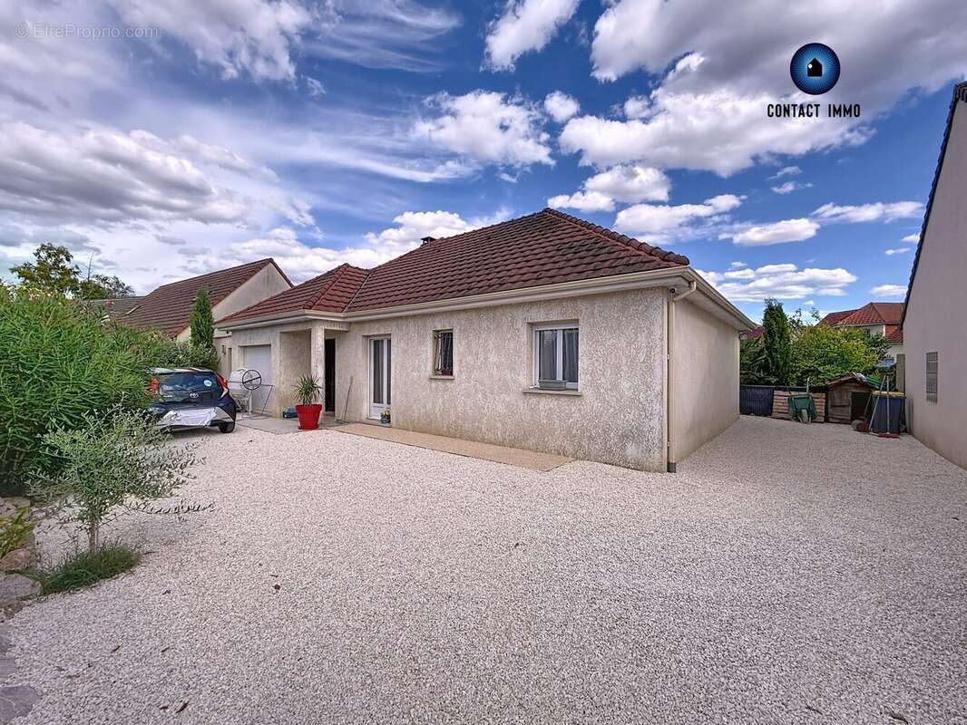 Maison à SAINT-PANTALEON-DE-LARCHE