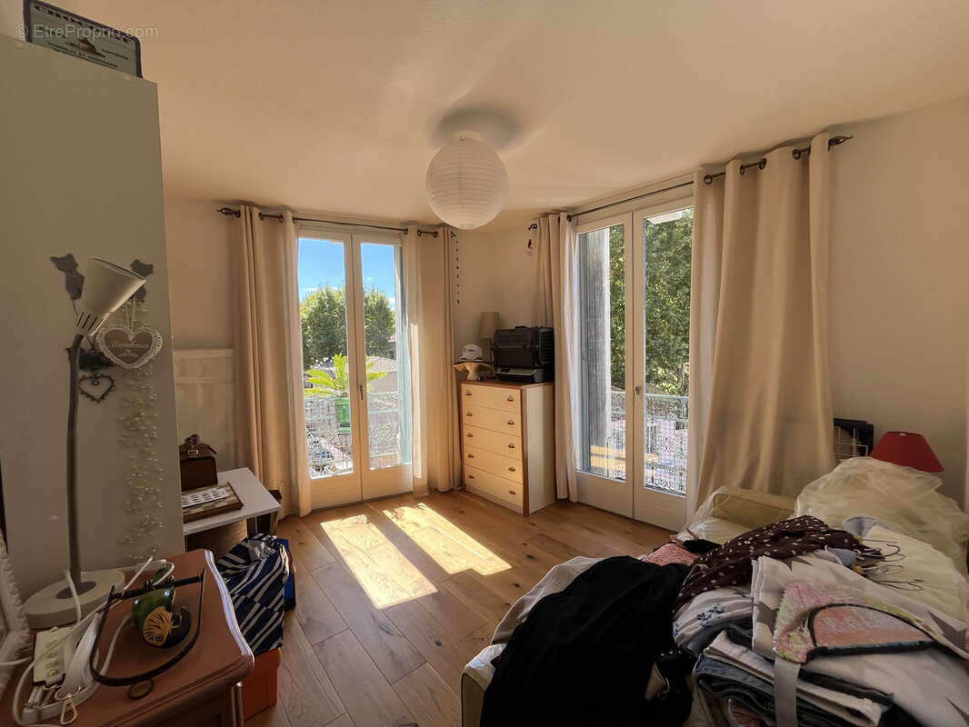Appartement T3 - 86m2 - Immeuble Haussmannien - photo 9