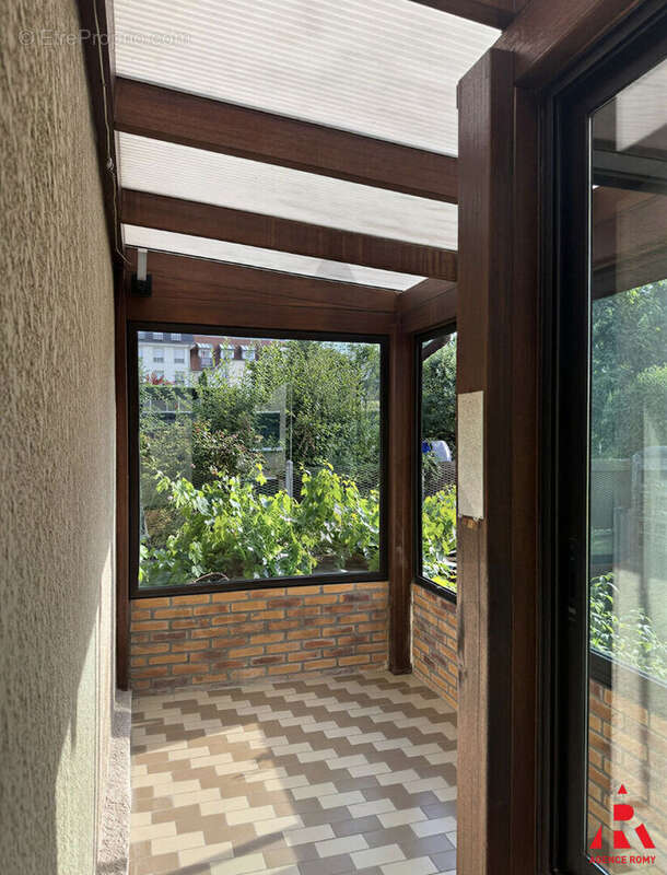 Maison avec jardin - Centre St Cyr - photo 4
