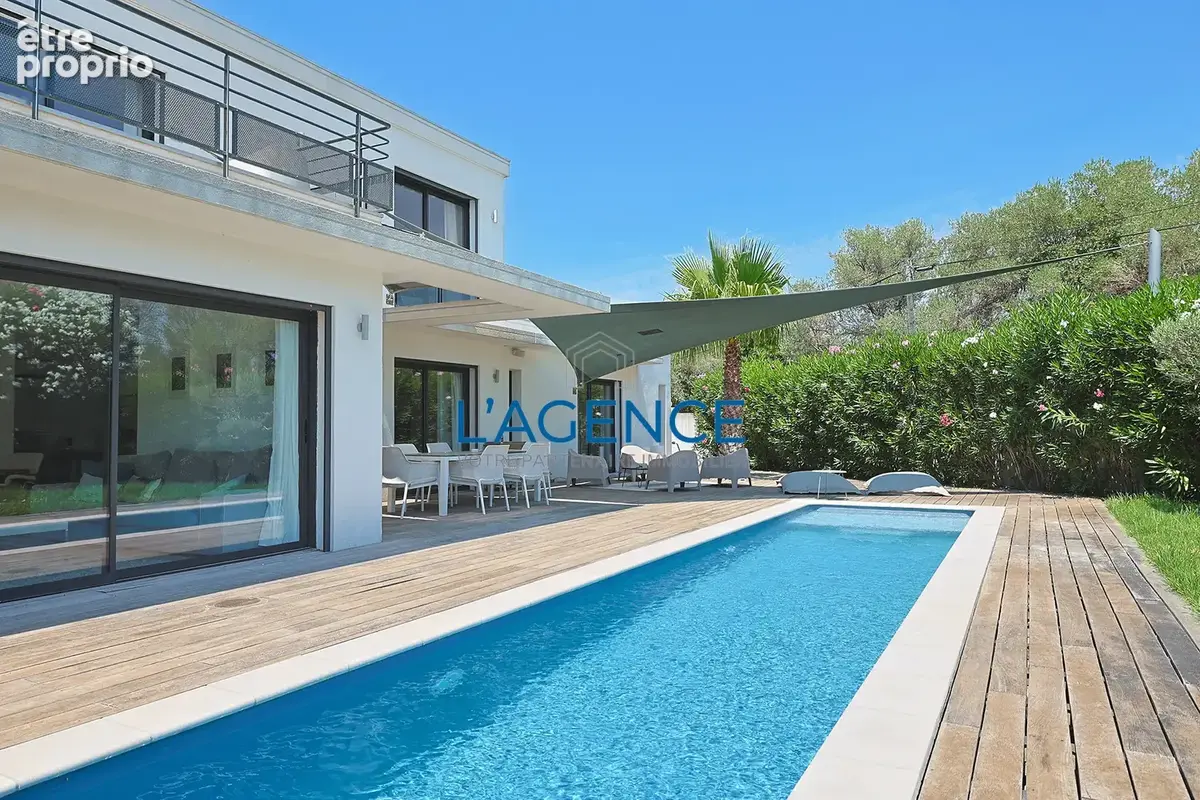 Villa d'architecte de 163 m2 exposée au Sud, avec piscine et terrain arboré, sans vis à vis - photo 3
