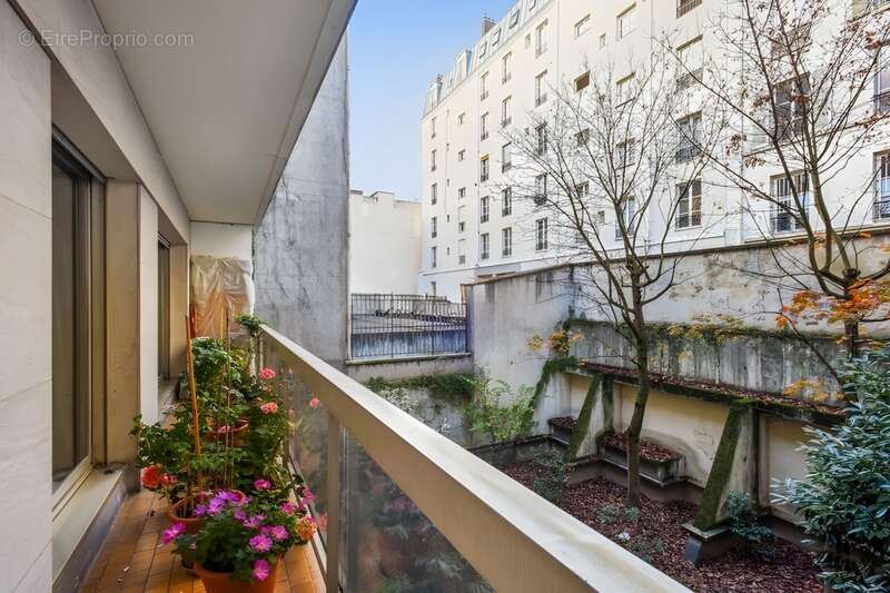 Appartement à PARIS-8E