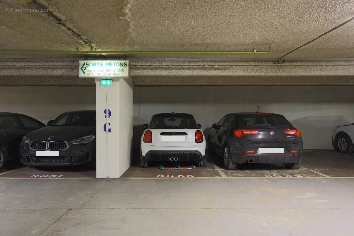 Parking à PARIS-3E