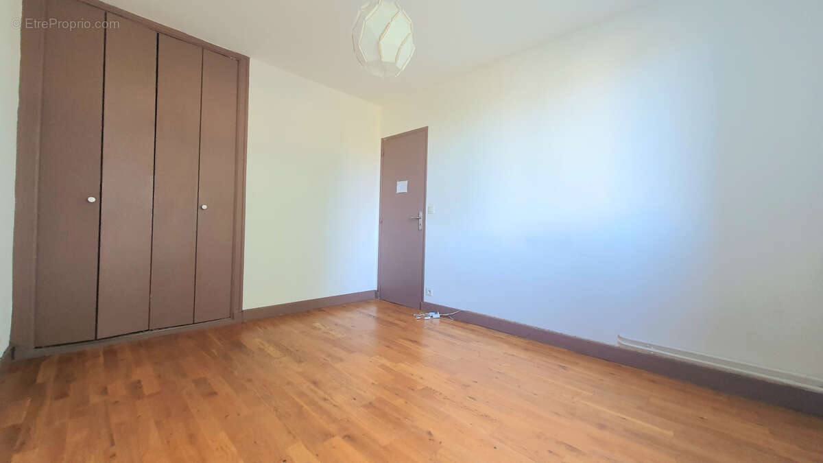 Appartement à YZEURE