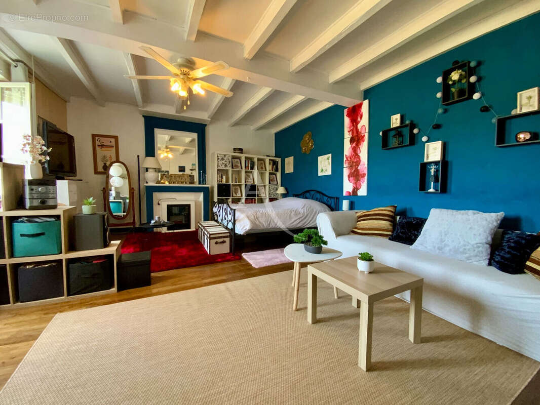 Maison à BARBEZIEUX-SAINT-HILAIRE