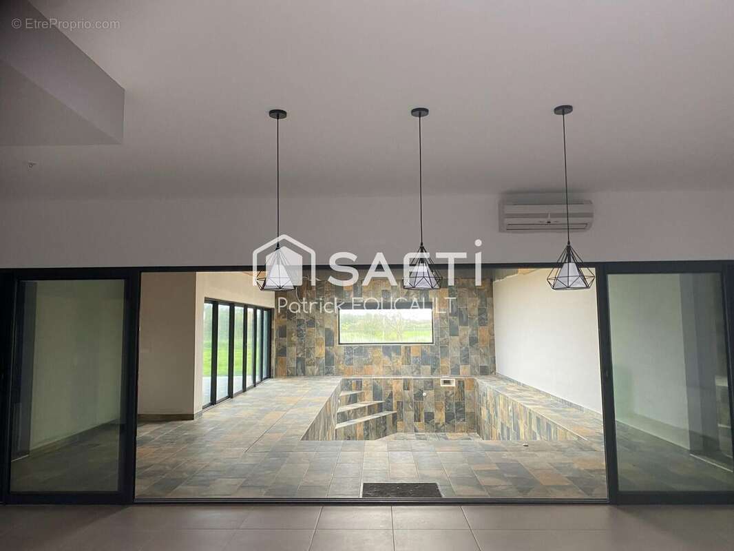 Photo 2 - Maison à LUSIGNAN