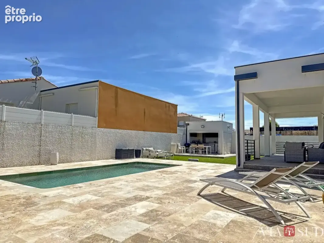 Villa contemporaine 2013, 195 m² de plain-pied sur 1 000 m² clos : 4 chambres, piscine au sel, cuisine d'été et un DPE A qui cha - photo 5