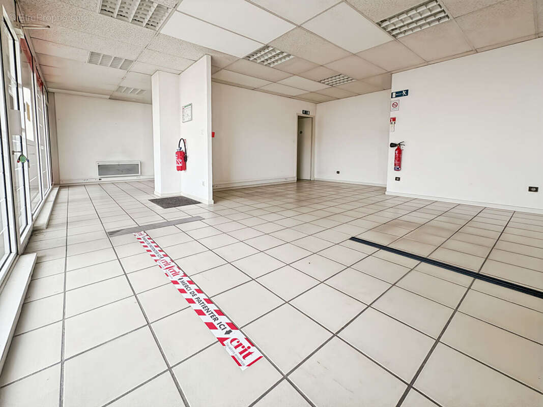 Commerce à LE PEAGE-DE-ROUSSILLON