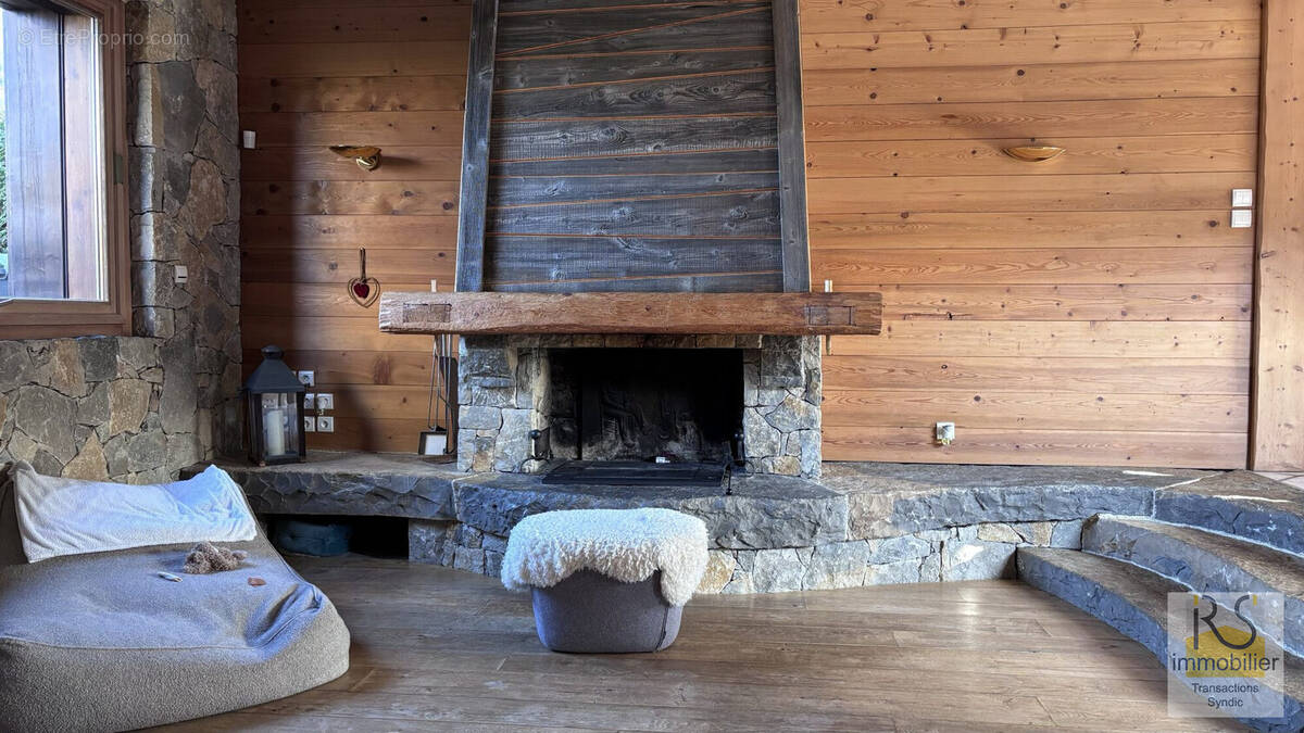 Cheminée - Maison à ARACHES-LA-FRASSE