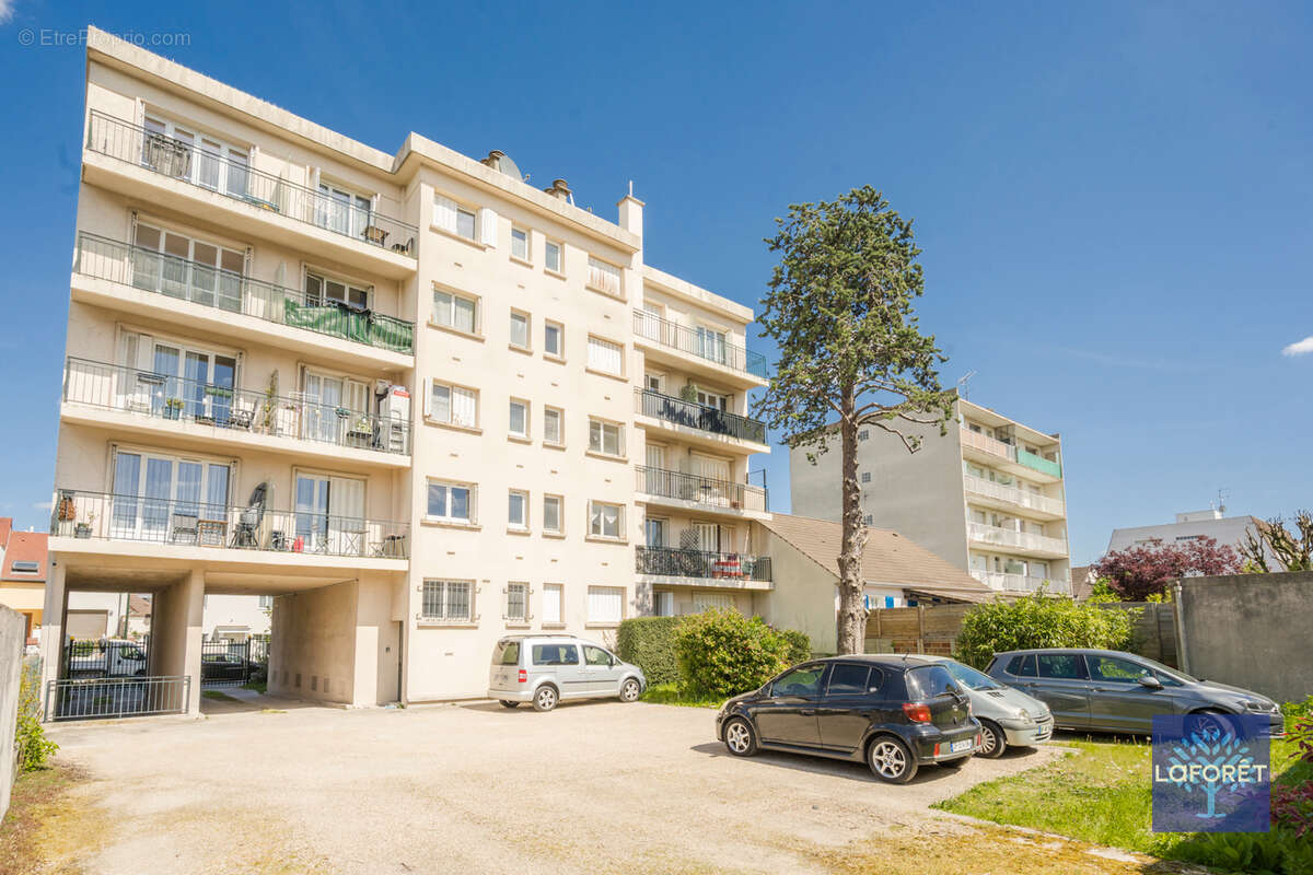 Appartement à LES PAVILLONS-SOUS-BOIS