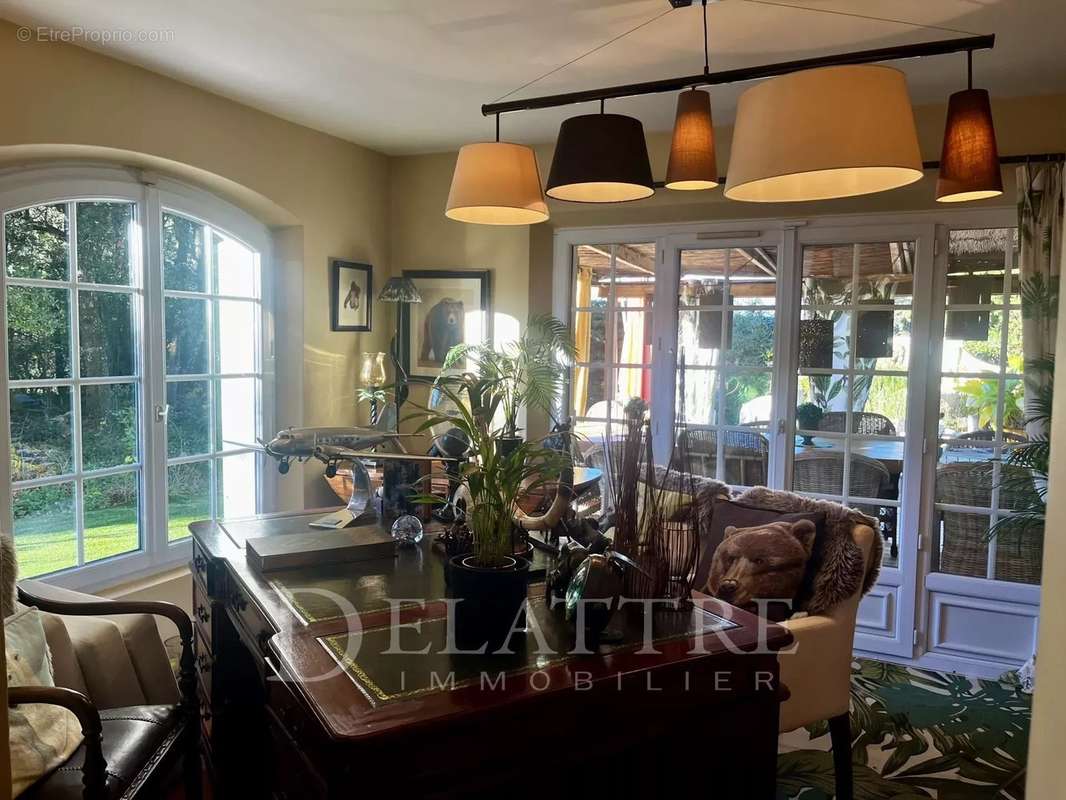 Maison à ROQUEFORT-LES-PINS