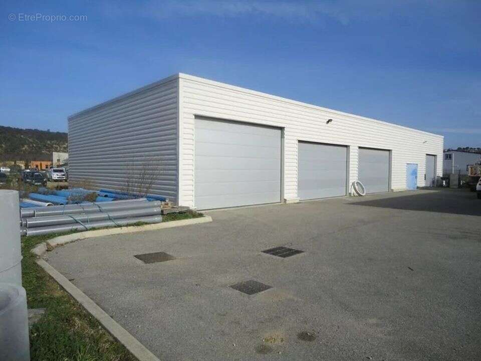 Commerce à GREOUX-LES-BAINS