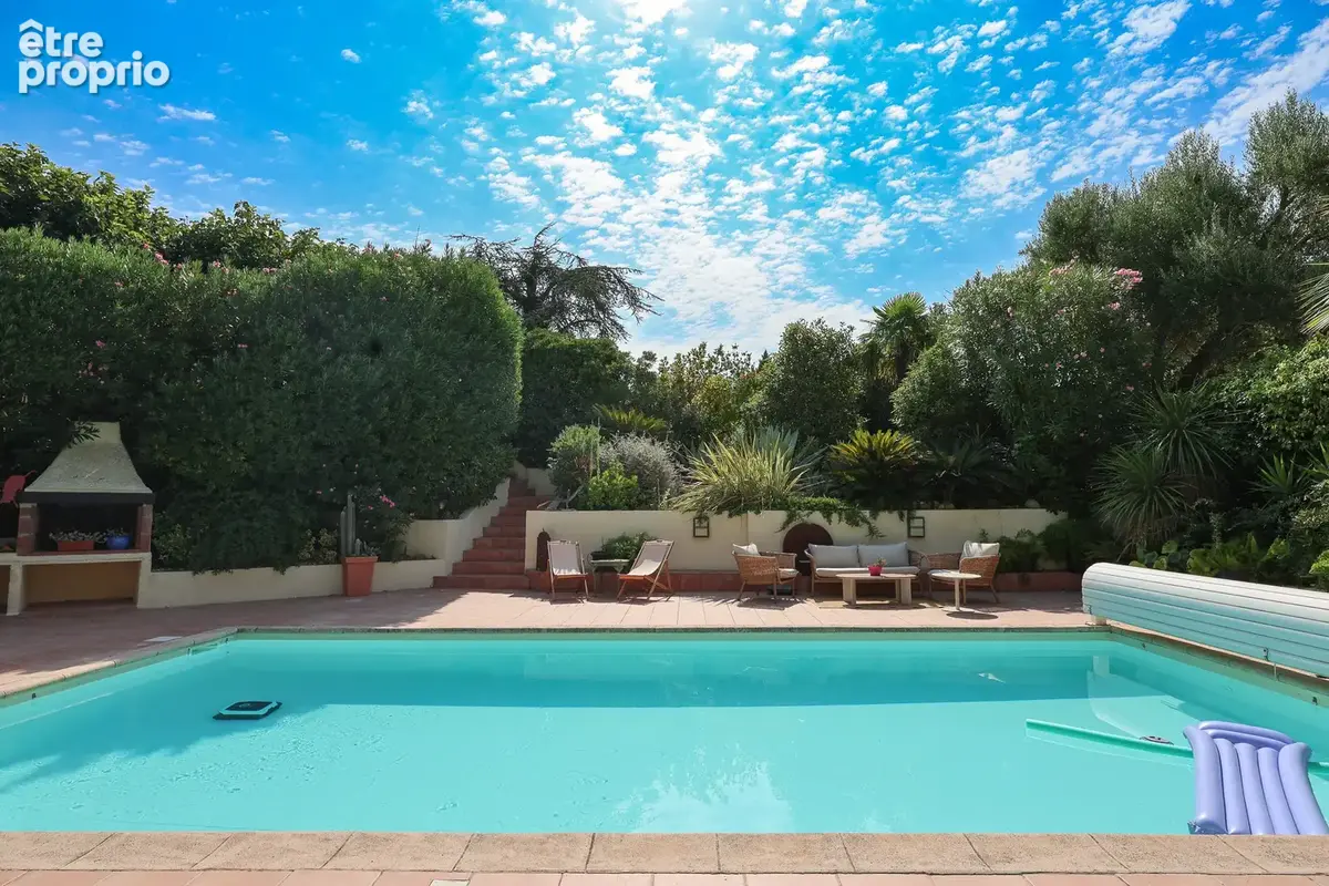 Villa d'exception de 146 m2 avec piscine, sous-sol de 105 m2 et terrain de 1780 m2 sans vis-a-vis - photo 10