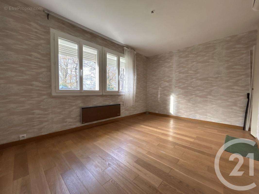 Maison à VERNEUIL-EN-HALATTE