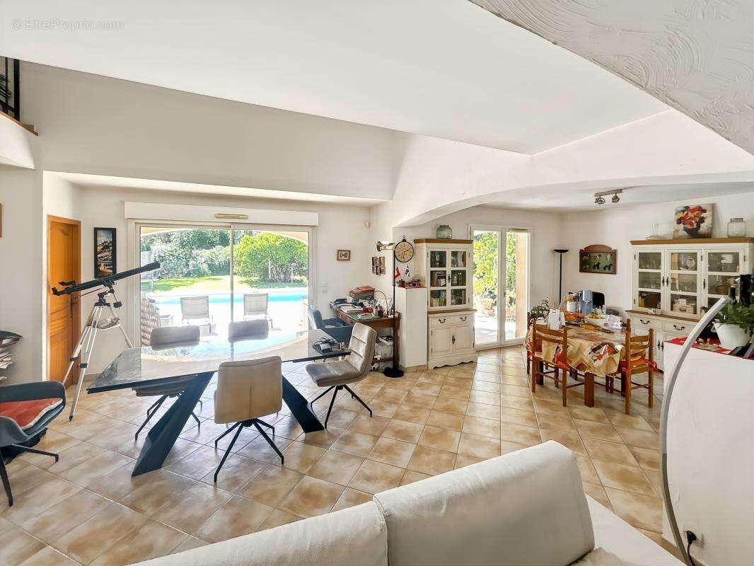 Maison à ROQUEBRUNE-SUR-ARGENS