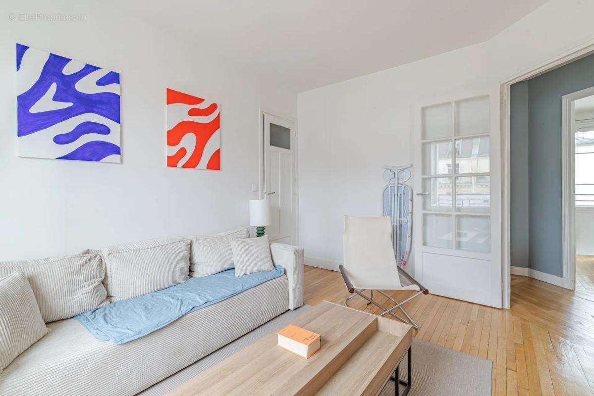 Appartement à PARIS-17E