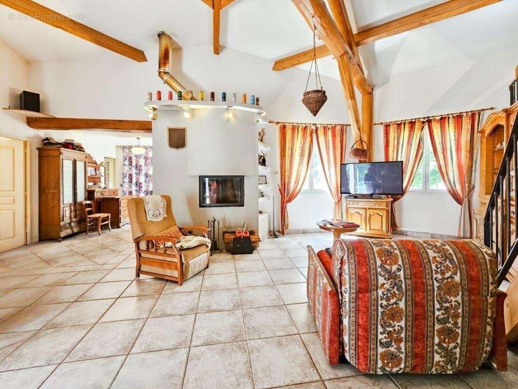 Maison à SAINTE-ANASTASIE