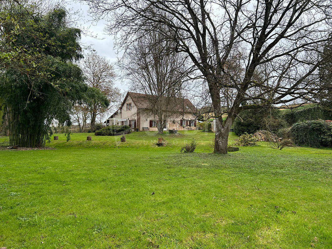 Maison à TOUCY