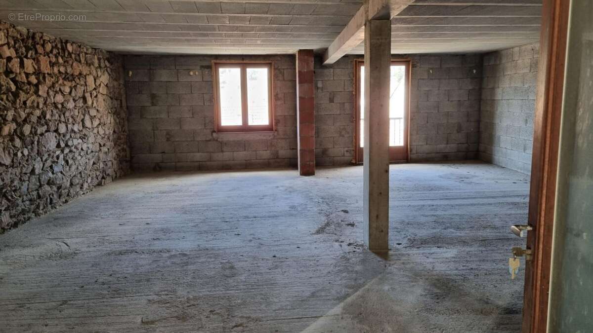 Appartement à DUNIERES