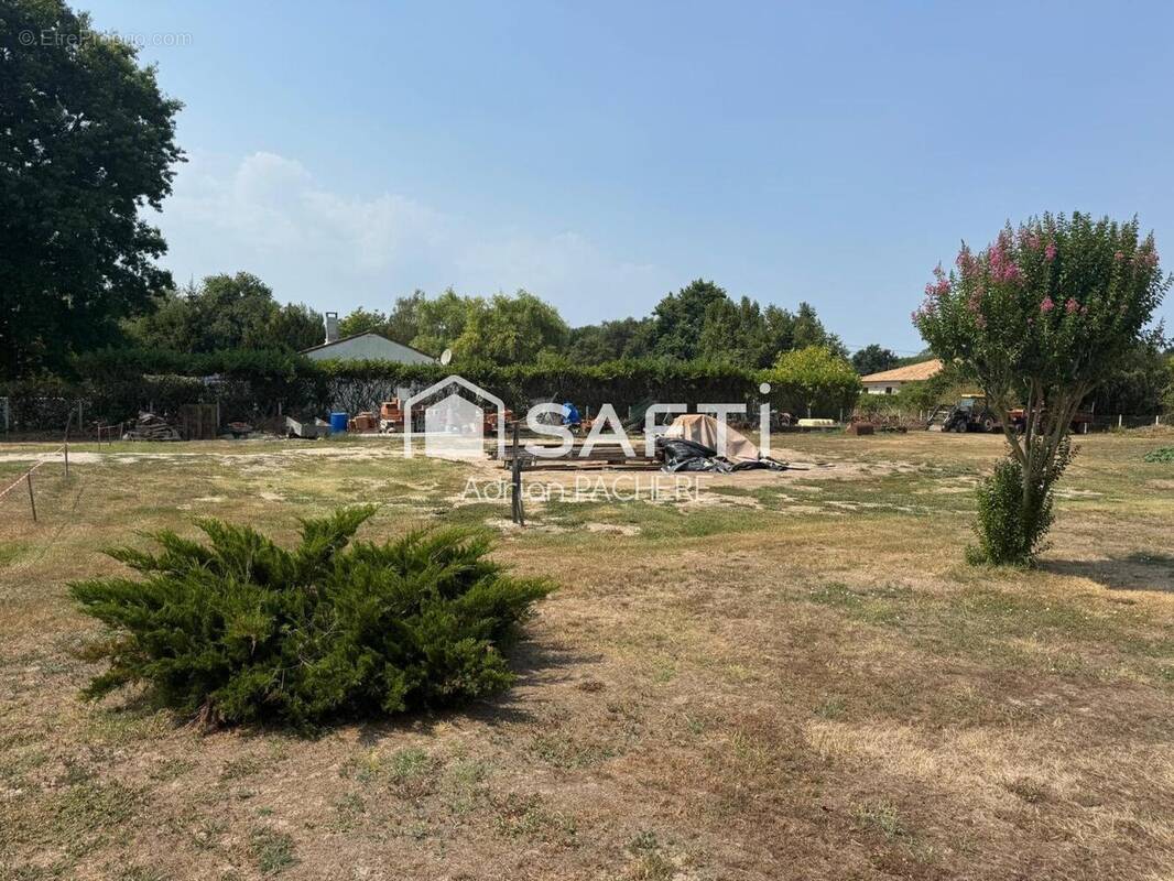 Photo 1 - Terrain à VENSAC