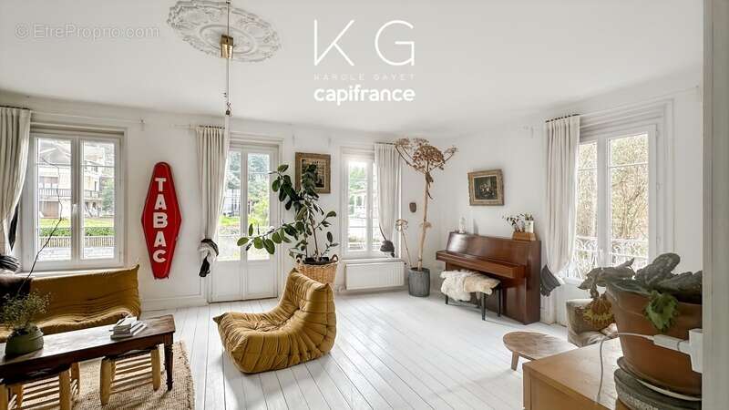 Maison à LA RIVIERE-SAINT-SAUVEUR