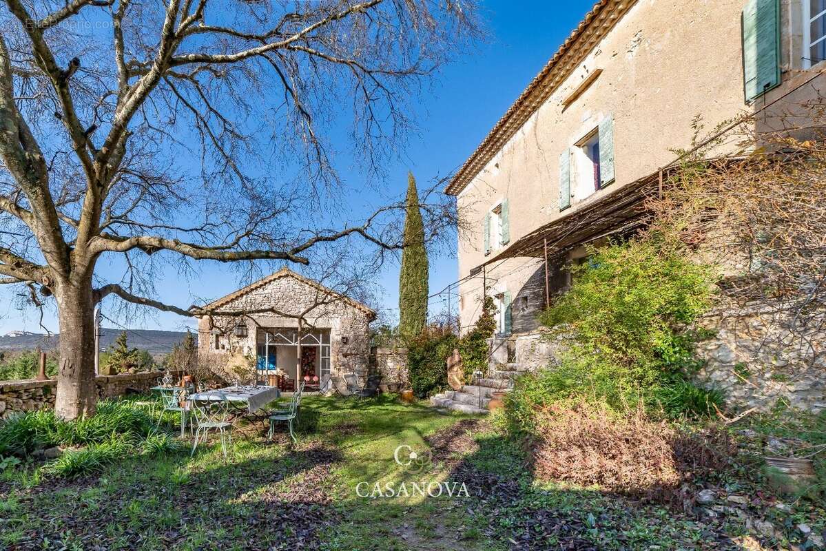 Maison à LUSSAN